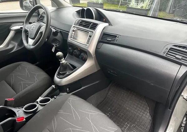 Toyota Verso cena 38800 przebieg: 62400, rok produkcji 2012 z Turek małe 232